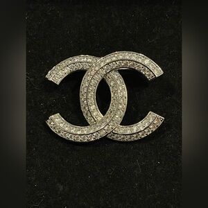 Fashion Jewelry Stamped Crystal Embellished Silver Brooch